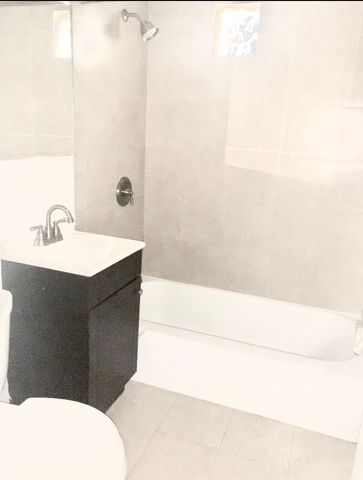 1264 W BYRON Street 1, Chicago, IL 60613