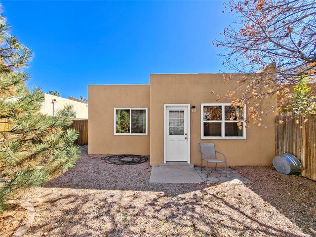 2859 Calle De Oriente, Santa Fe, NM 87507