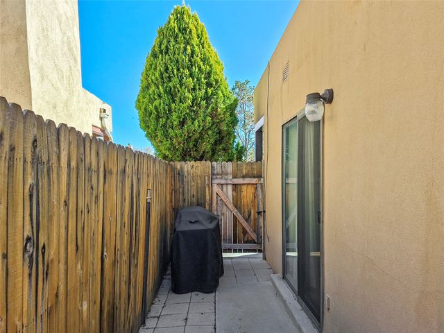 2859 Calle De Oriente, Santa Fe, NM 87507