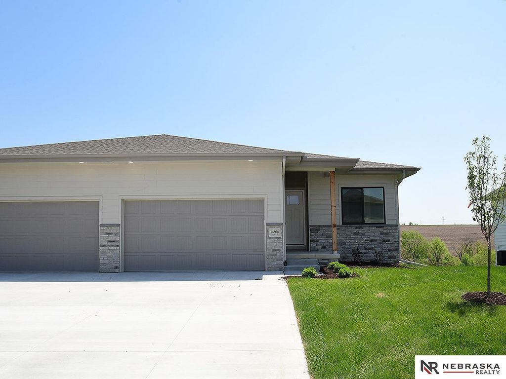 14806 Bruning Street, Bennington, NE 68007