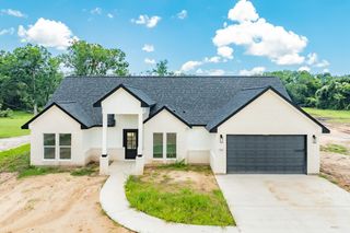 301 Highland Avenue, Clute, TX 77531