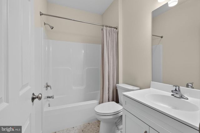 228 FLINTWOOD DR, Oxford, PA 19363