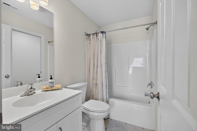 228 FLINTWOOD DR, Oxford, PA 19363