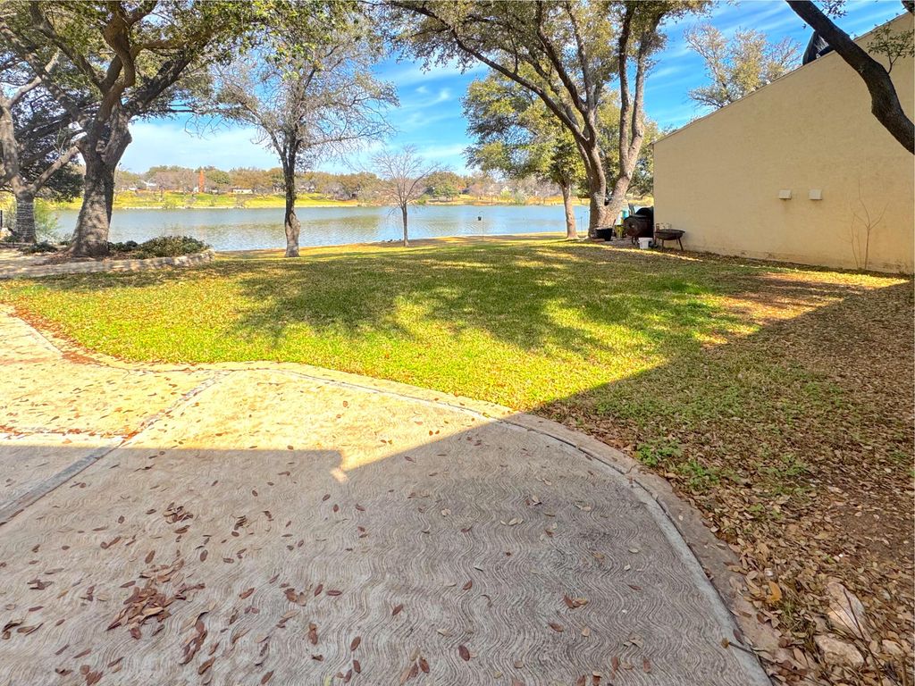Image 17 of property listing at 2542 Lindenwood Drive, San Angelo, TX 76904