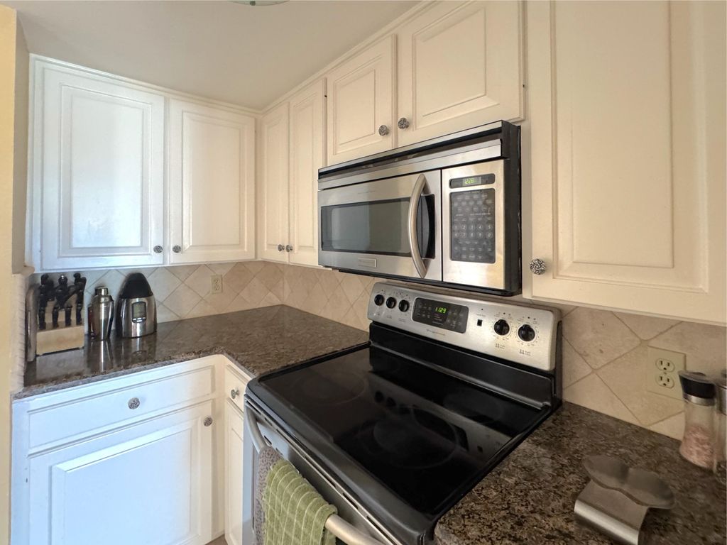 Image 5 of property listing at 2542 Lindenwood Drive, San Angelo, TX 76904