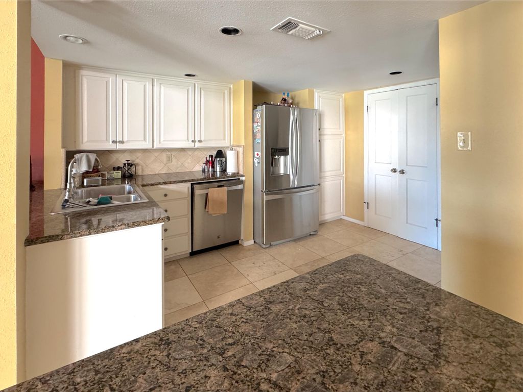 Image 6 of property listing at 2542 Lindenwood Drive, San Angelo, TX 76904