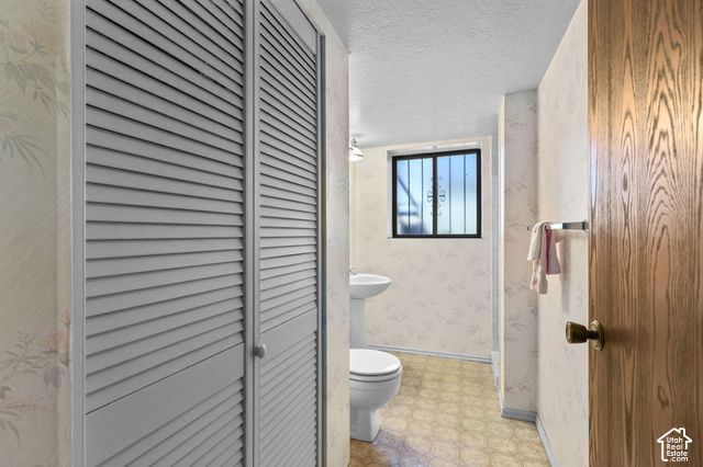 1030 W 25 S, Clearfield, UT 84015