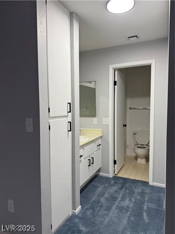 Image 10 of property listing at 4707 Nara Vista Way 104, Las Vegas, NV 89103