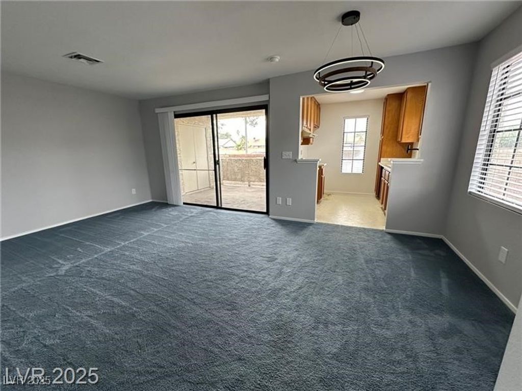 Image 5 of property listing at 4707 Nara Vista Way 104, Las Vegas, NV 89103