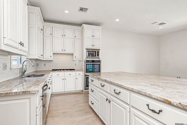 12038 Lake Estates Ave, Baton Rouge, LA 70810