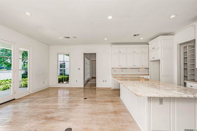 12038 Lake Estates Ave, Baton Rouge, LA 70810
