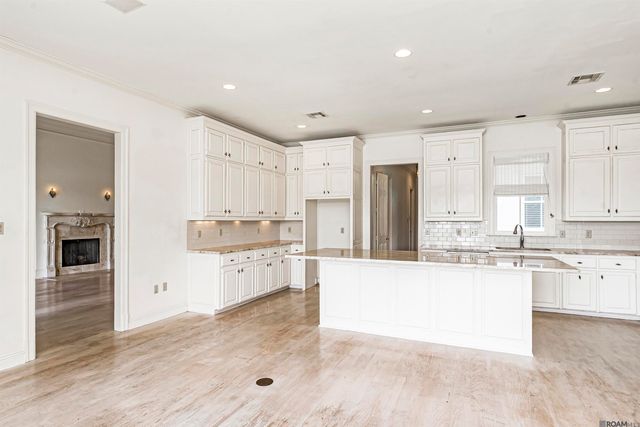 12038 Lake Estates Ave, Baton Rouge, LA 70810