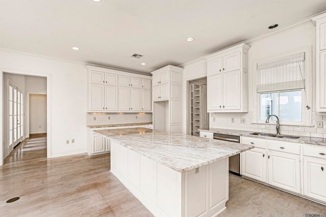 12038 Lake Estates Ave, Baton Rouge, LA 70810