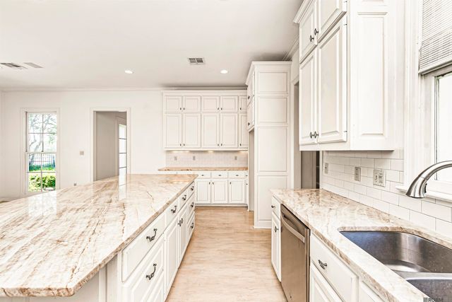 12038 Lake Estates Ave, Baton Rouge, LA 70810