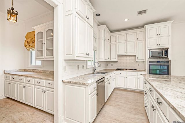 12038 Lake Estates Ave, Baton Rouge, LA 70810