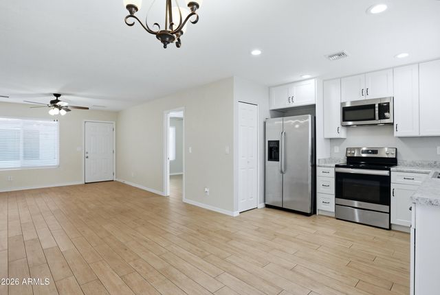 2844 E WALTANN Lane 4, Phoenix, AZ 85032