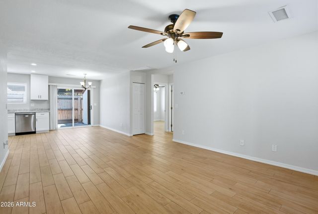 2844 E WALTANN Lane 4, Phoenix, AZ 85032