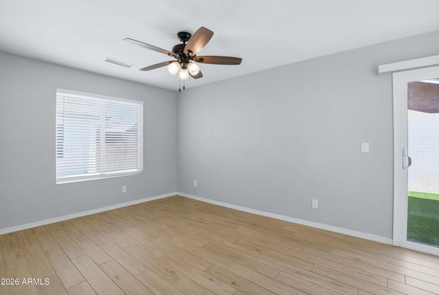 2844 E WALTANN Lane 4, Phoenix, AZ 85032