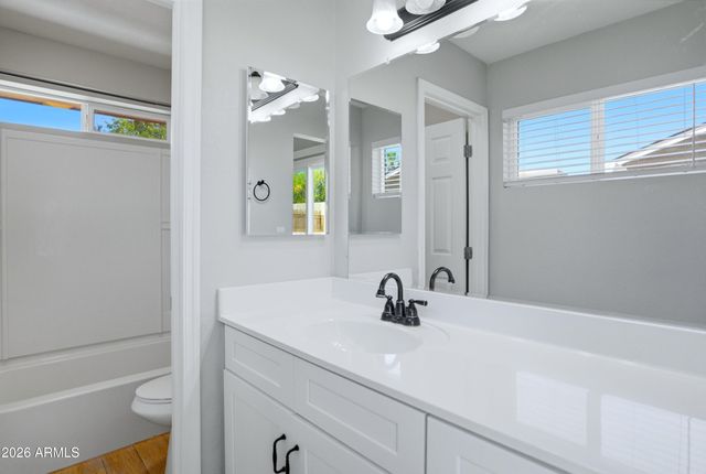 2844 E WALTANN Lane 4, Phoenix, AZ 85032