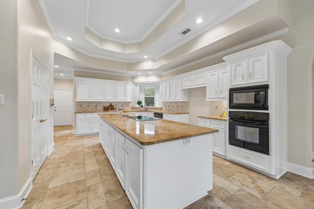 6122 Bluebonnet Pond Lane, Kingwood, TX 77345