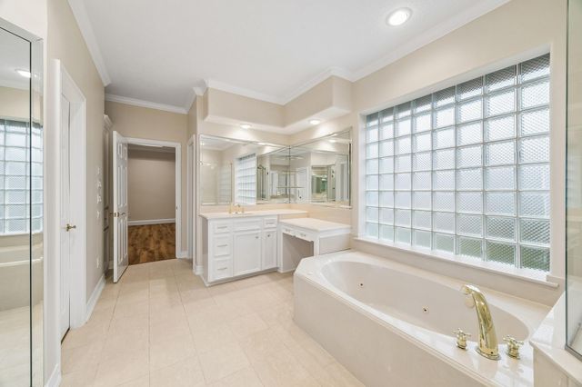 6122 Bluebonnet Pond Lane, Kingwood, TX 77345