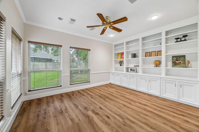 6122 Bluebonnet Pond Lane, Kingwood, TX 77345