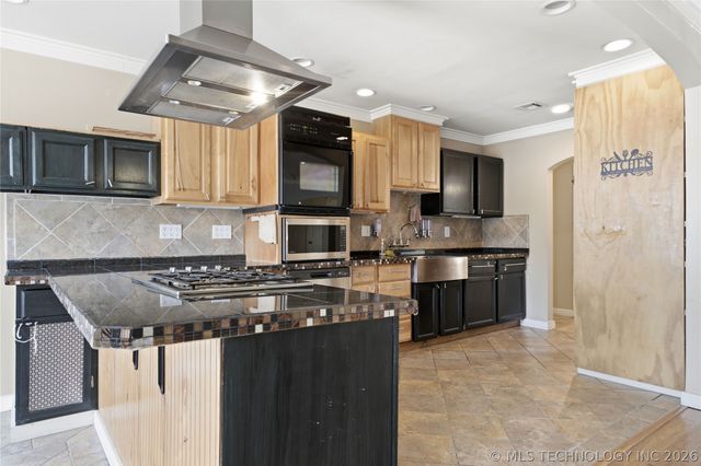 3226 N 2nd Place, Broken Arrow, OK 74012