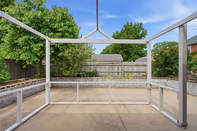 3226 N 2nd Place, Broken Arrow, OK 74012