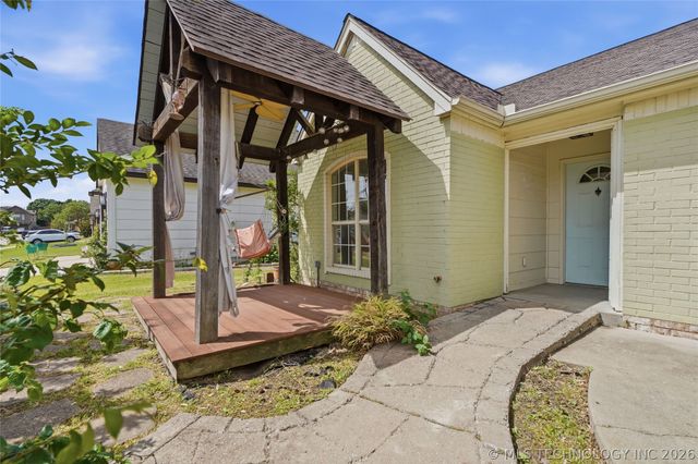 3226 N 2nd Place, Broken Arrow, OK 74012