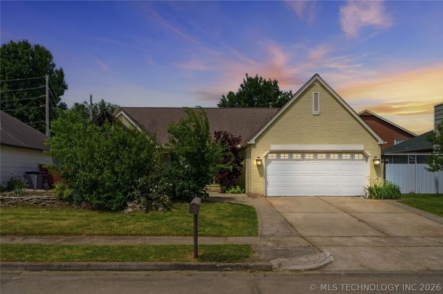 3226 N 2nd Place, Broken Arrow, OK 74012
