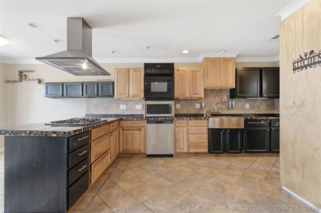3226 N 2nd Place, Broken Arrow, OK 74012