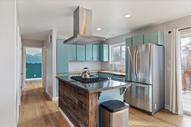 1593 E 6600 S, Uintah, UT 84405