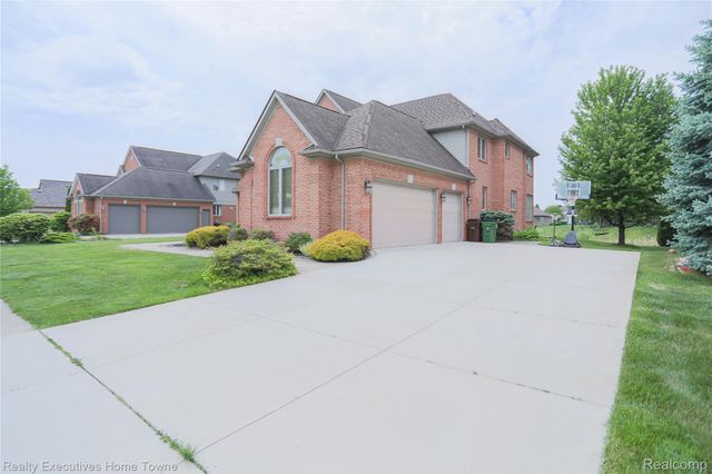 47909 Milonas Drive, Shelby Charter Township, MI 48315