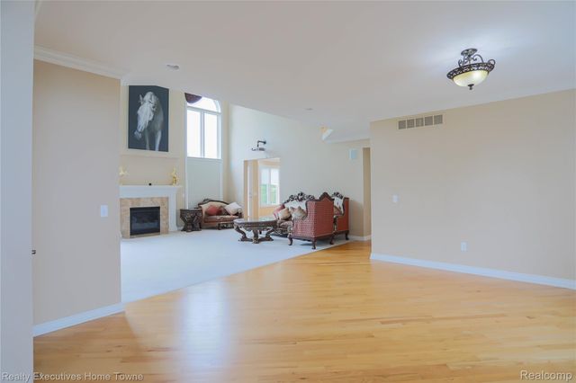 47909 Milonas Drive, Shelby Charter Township, MI 48315