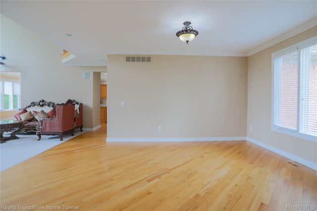 47909 Milonas Drive, Shelby Charter Township, MI 48315