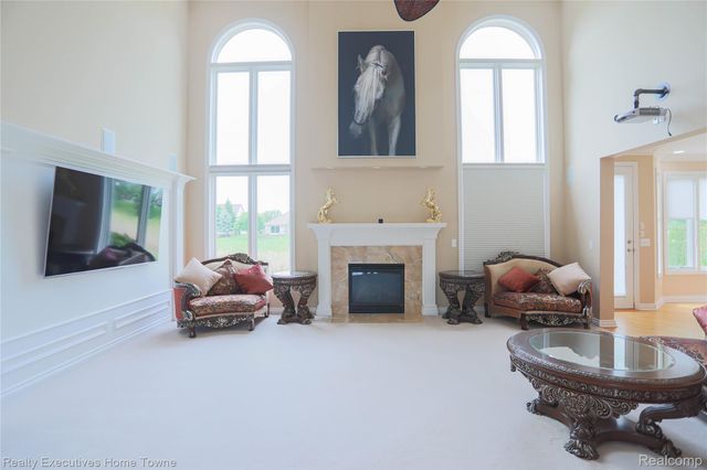47909 Milonas Drive, Shelby Charter Township, MI 48315