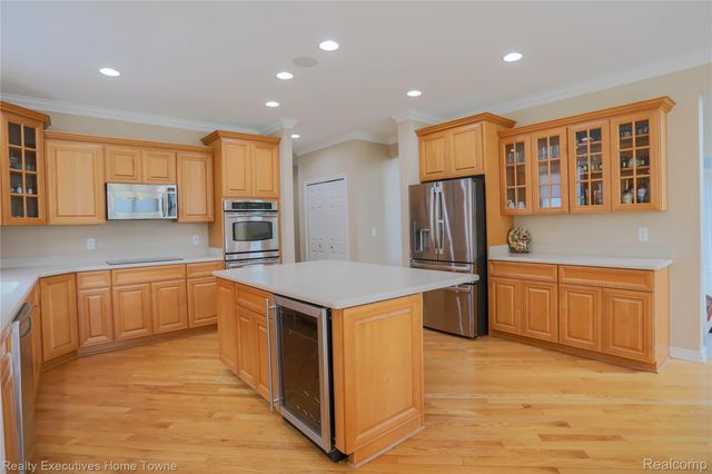 47909 Milonas Drive, Shelby Charter Township, MI 48315