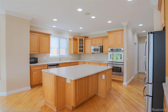47909 Milonas Drive, Shelby Charter Township, MI 48315
