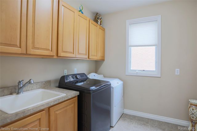 47909 Milonas Drive, Shelby Charter Township, MI 48315