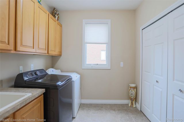 47909 Milonas Drive, Shelby Charter Township, MI 48315