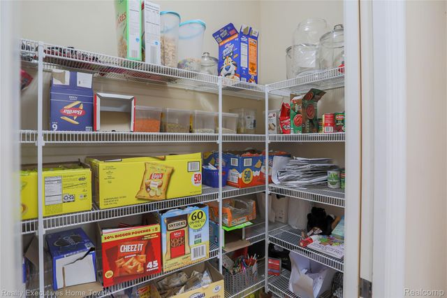 47909 Milonas Drive, Shelby Charter Township, MI 48315