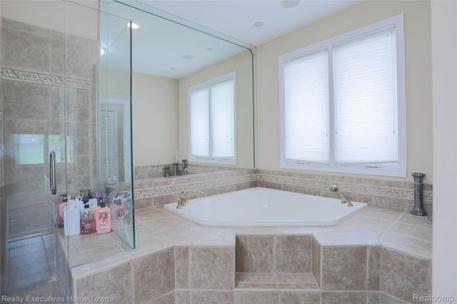 47909 Milonas Drive, Shelby Charter Township, MI 48315