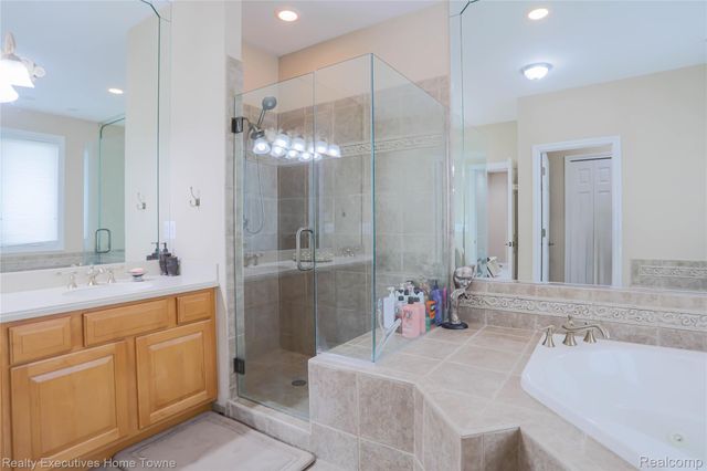 47909 Milonas Drive, Shelby Charter Township, MI 48315