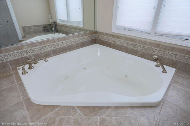 47909 Milonas Drive, Shelby Charter Township, MI 48315