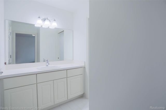47909 Milonas Drive, Shelby Charter Township, MI 48315