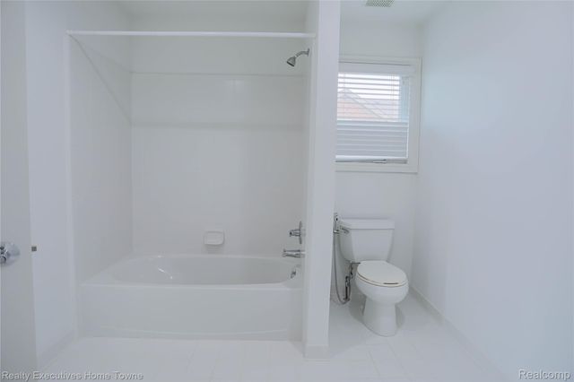 47909 Milonas Drive, Shelby Charter Township, MI 48315