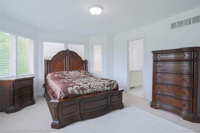 47909 Milonas Drive, Shelby Charter Township, MI 48315