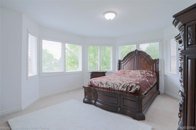 47909 Milonas Drive, Shelby Charter Township, MI 48315