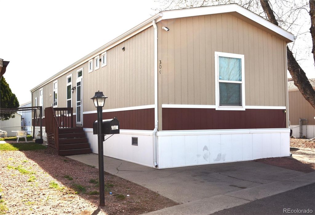 304 Barnard Court, Longmont, CO 80501