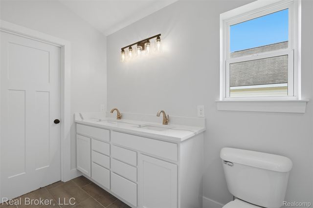 9400 Roland Drive, Hamburg Township, MI 48116